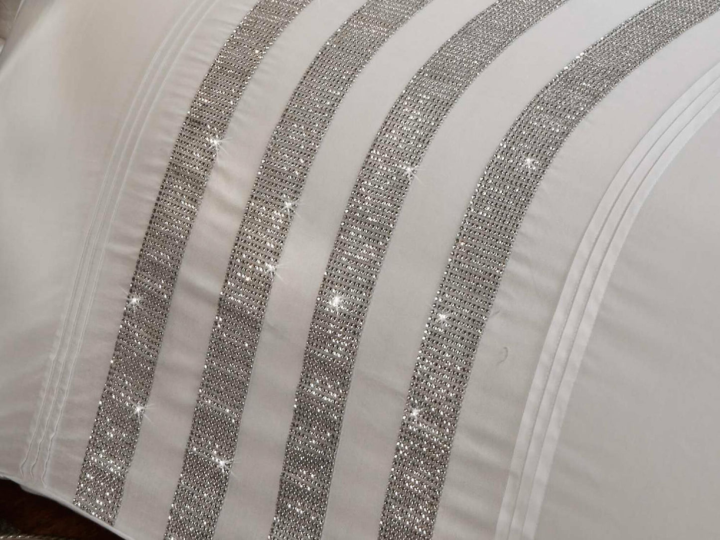 Carly Luxury Bedding Set White