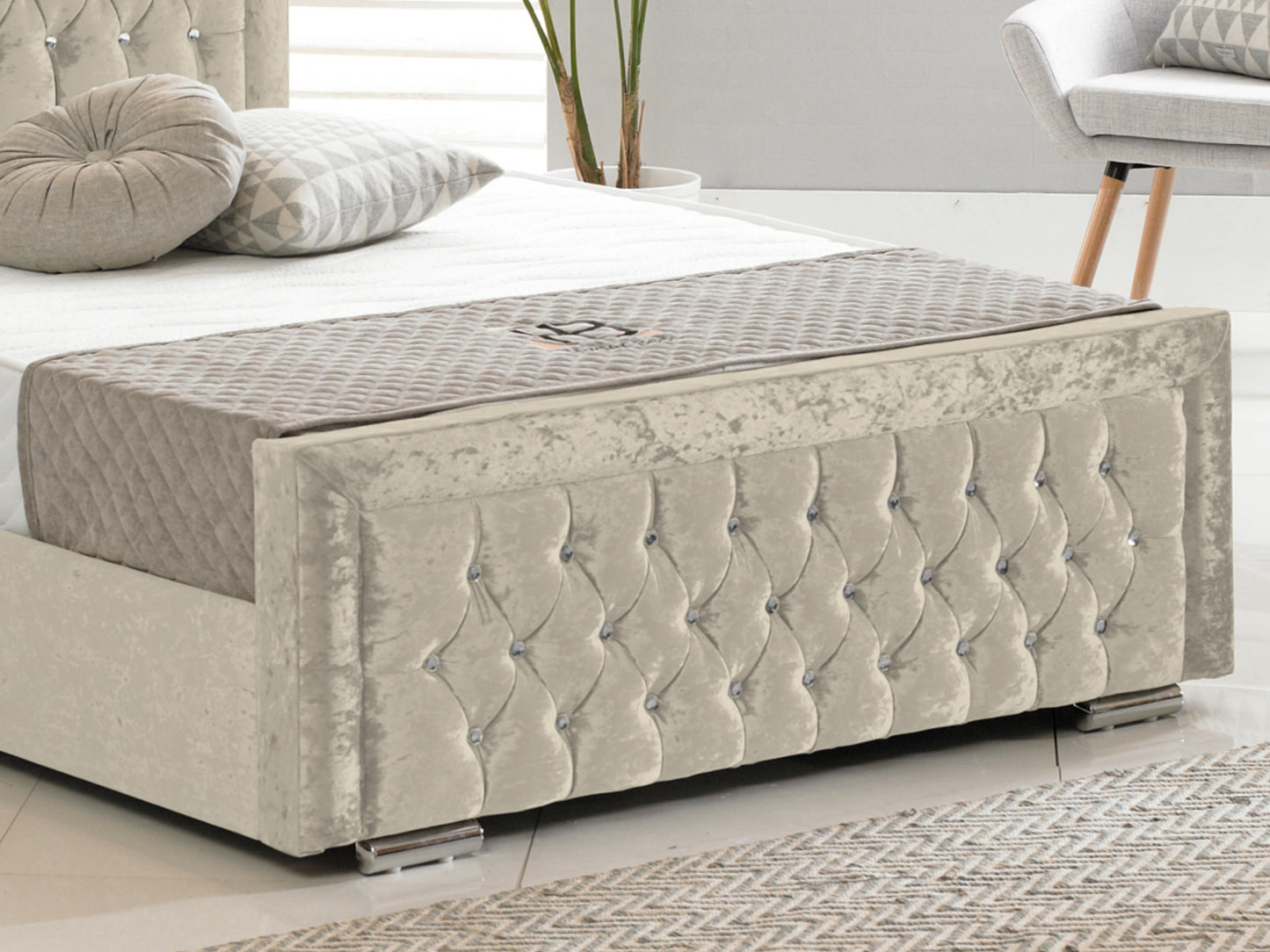 Sandringham Luxury Bed Frame in Crushed Velvet Cream