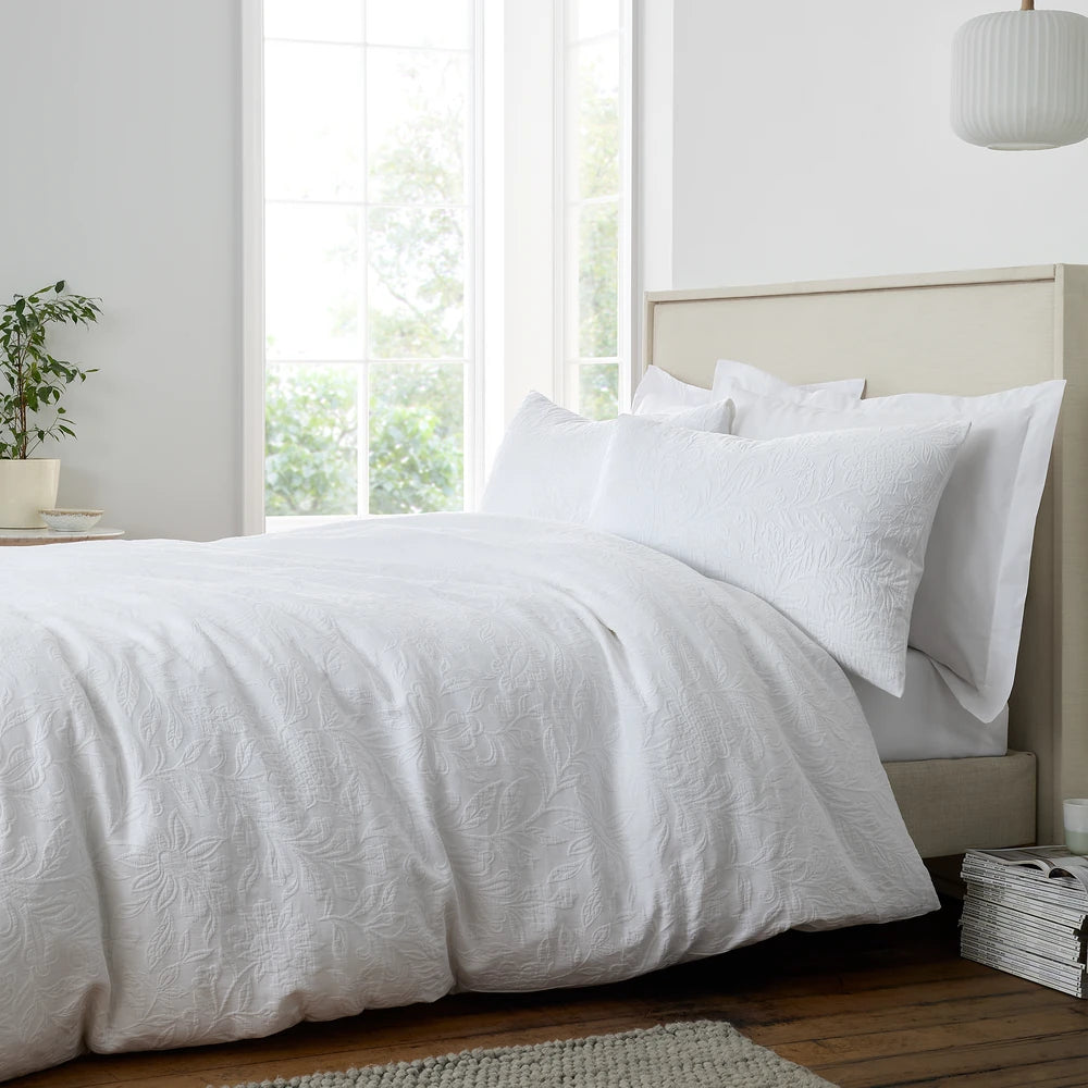 Bianca Fleur Matelassé Duvet Set | White