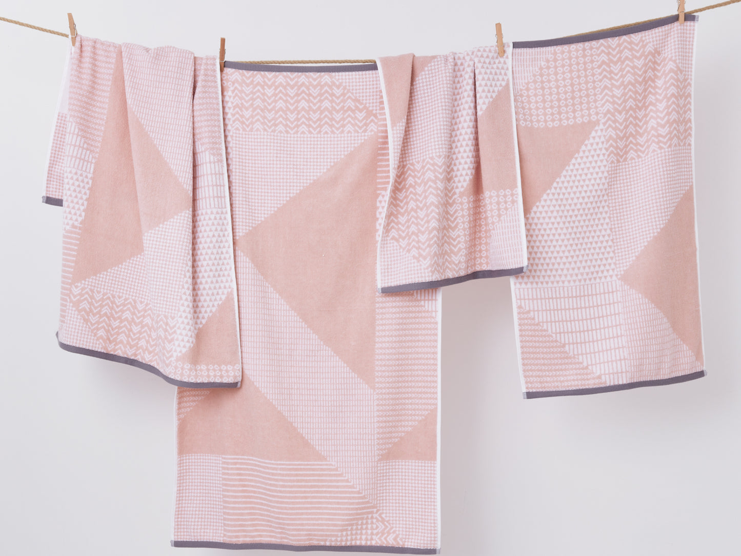 Catherine Lansfield Larsson Geo 100% Cotton Towels in Blush