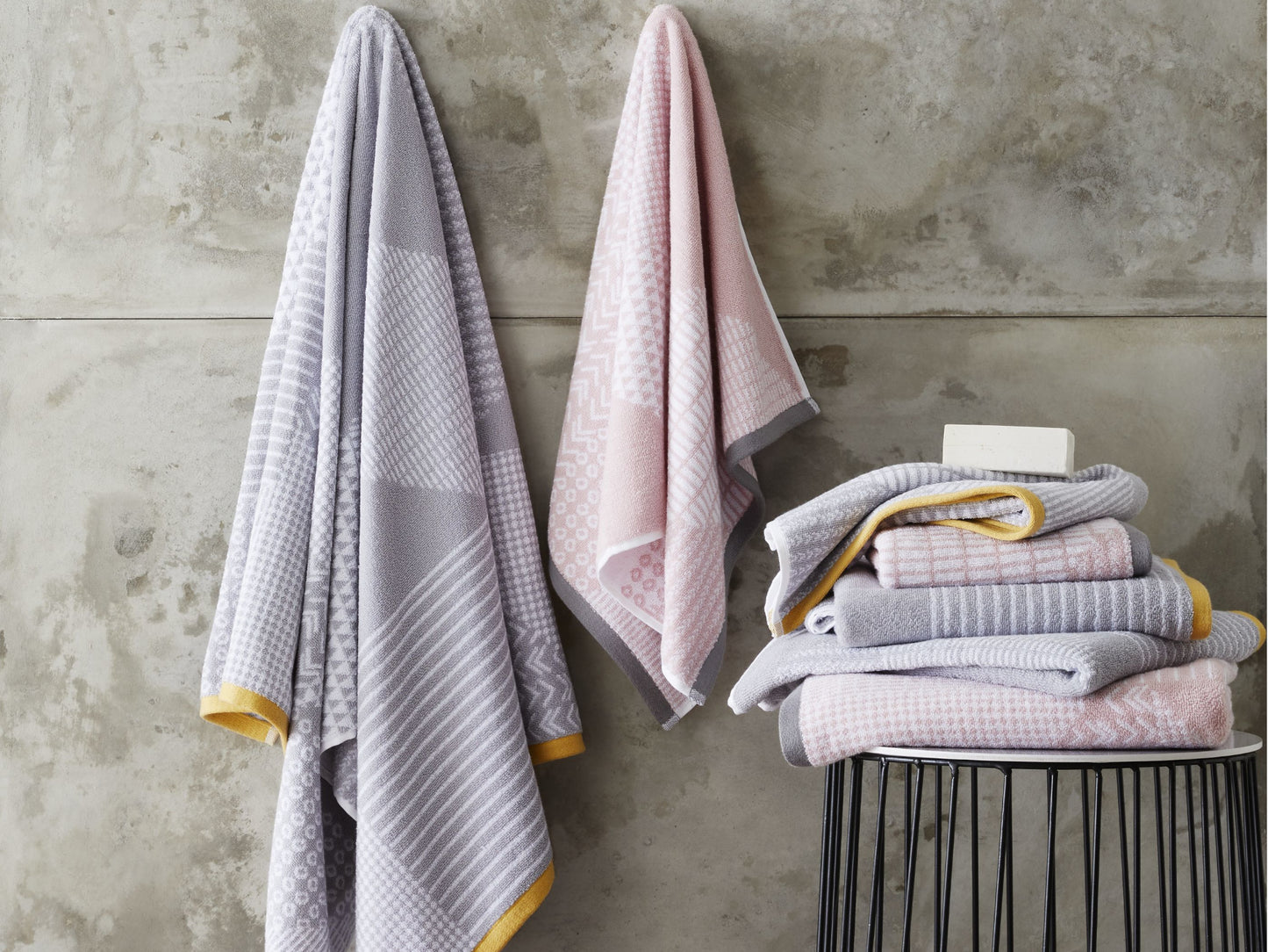 Catherine Lansfield Larsson Geo 100% Cotton Towels in Blush