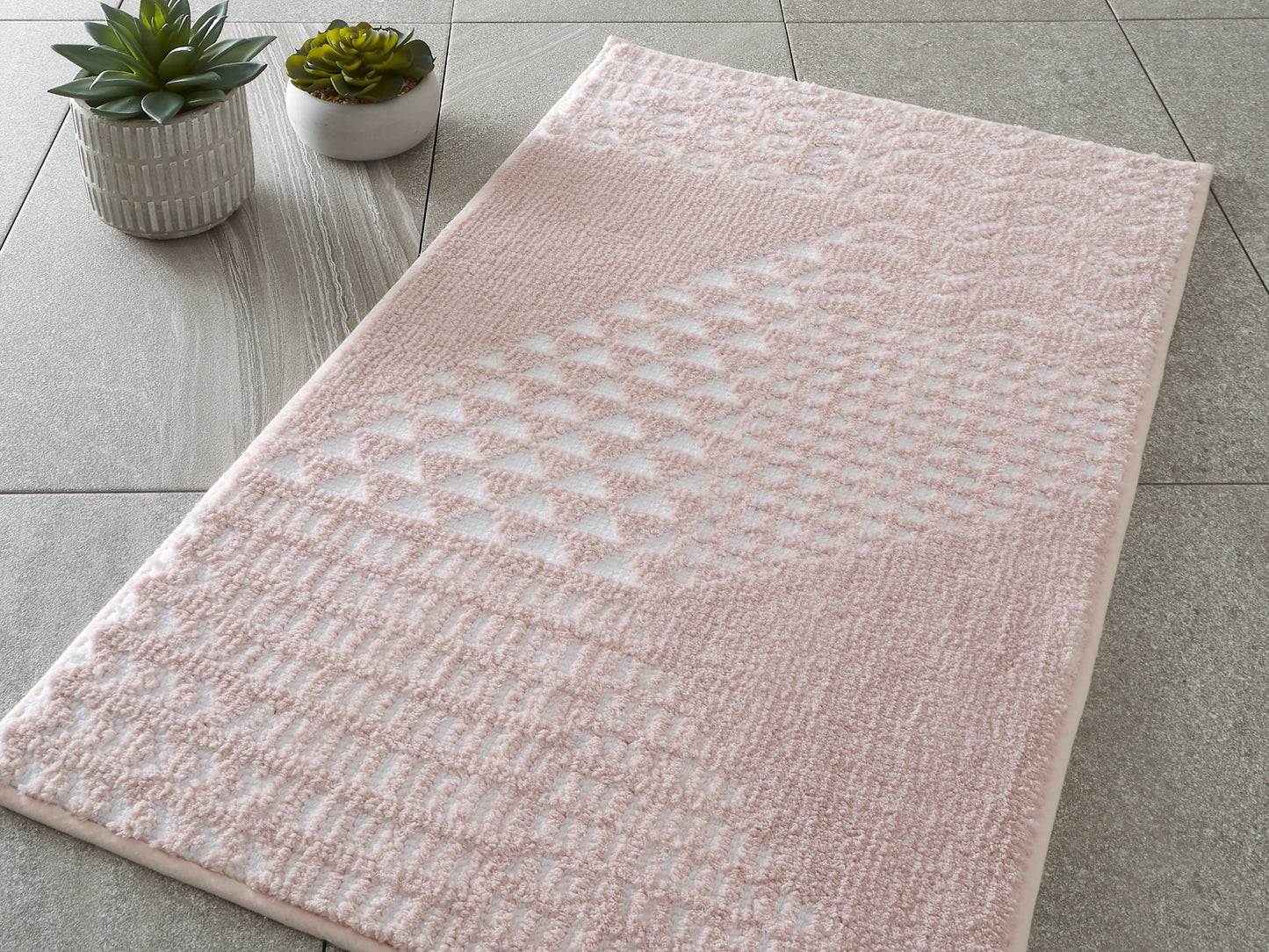 Catherine Lansfield Larsson Geo 100% Cotton Towels in Blush