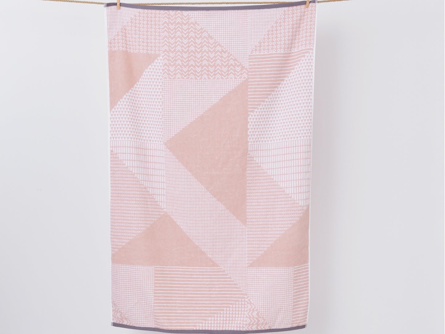 Catherine Lansfield Larsson Geo 100% Cotton Towels in Blush